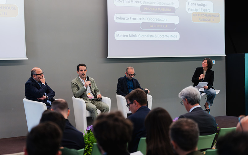 Immagine che rappresenta chi ha preso la parola durante il panel dedicato ai mercati